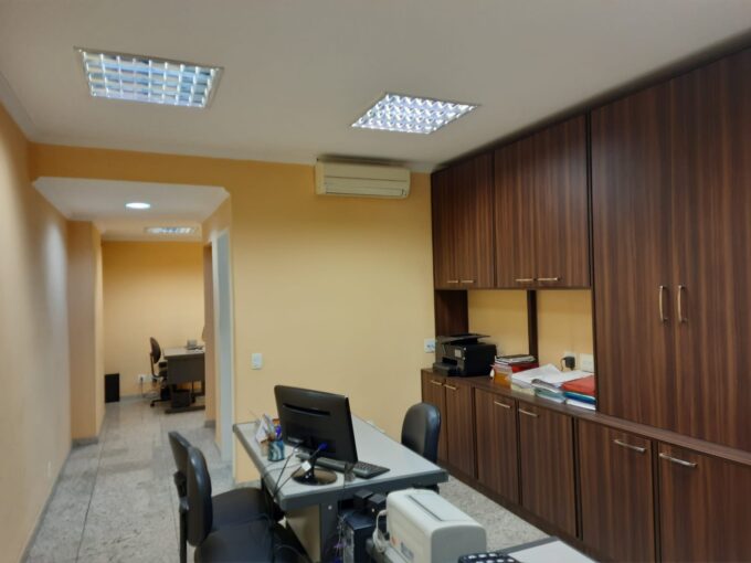 Vende-se Sala Comercial com vaga na Sé