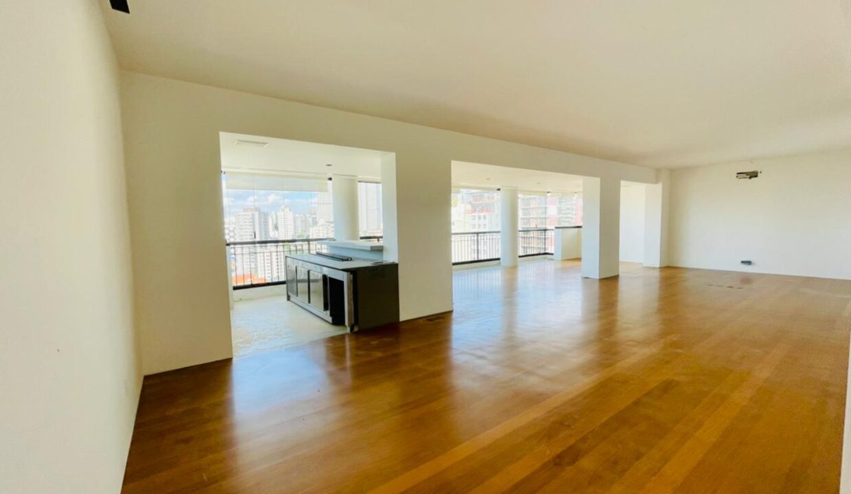 Vende-se Apto de 03 suítes e 04 vagas e área de lazer na Vila Madalena