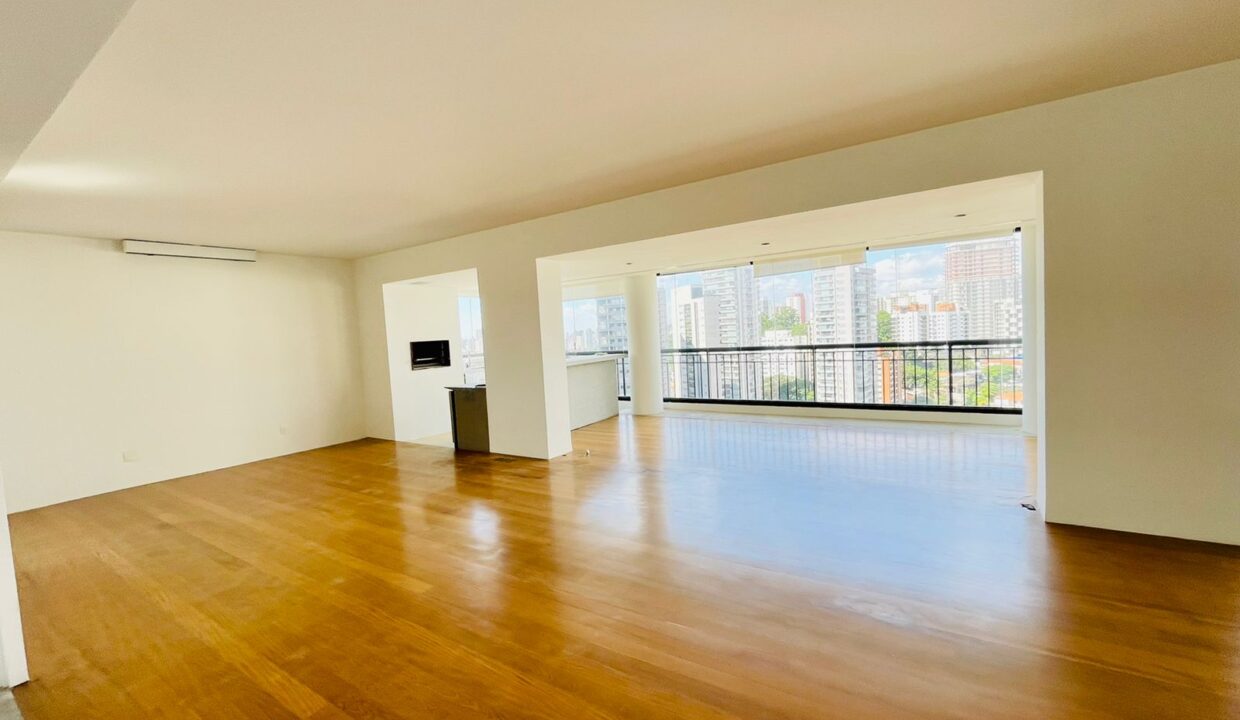 Vende-se Apto de 03 suítes e 04 vagas e área de lazer na Vila Madalena