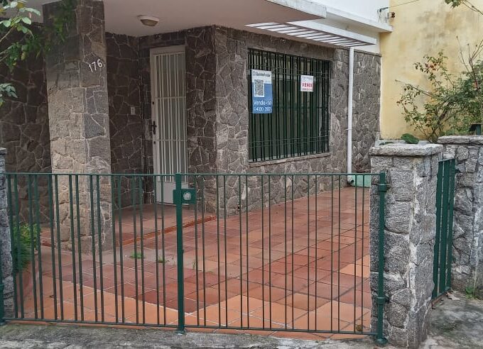 Vende-se casa 5 dormitórios e duas vagas na Vila Mariana